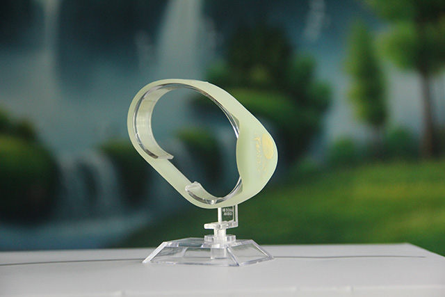 硅膠腕帶生活用品噴手感油有什么好處？