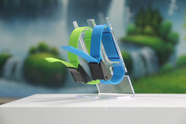 造成織嘜腕帶有氣味的原因