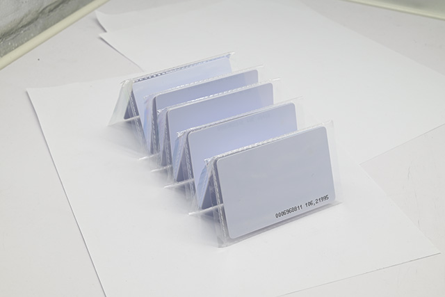 感應式公交PVC卡相對于磁條卡有什么優點 感應式公交PVC卡相對于磁條卡有什么優點