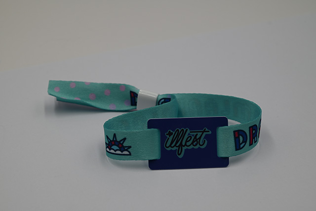 書(shū)店VIP充電卡是怎么樣設(shè)計(jì)制作的